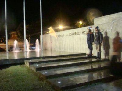 Este domingo Se inaugur� la plaza homenaje al Bombero Voluntario