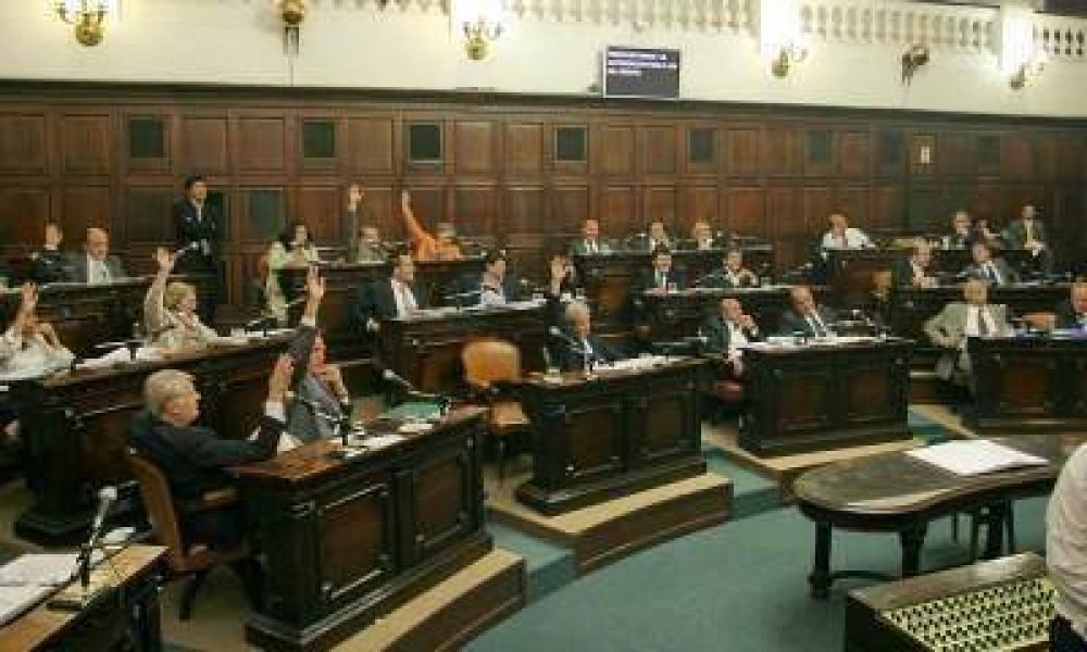 La oposici�n rechaz� en el Senado el endeudamiento solicitado por Jaque
