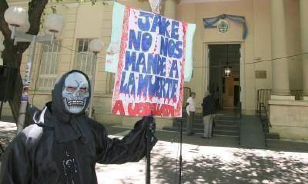 Los ambientalistas protestan contra el proyecto minero San Jorge