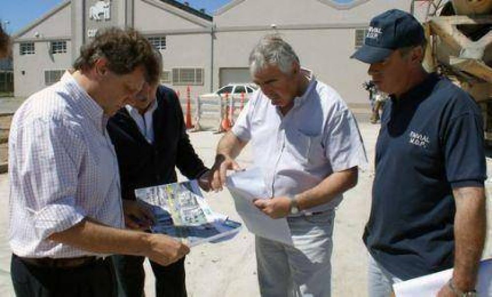 Mejoran la pavimentaci�n y la iluminaci�n en la Avenida Prefectura Naval del Puerto