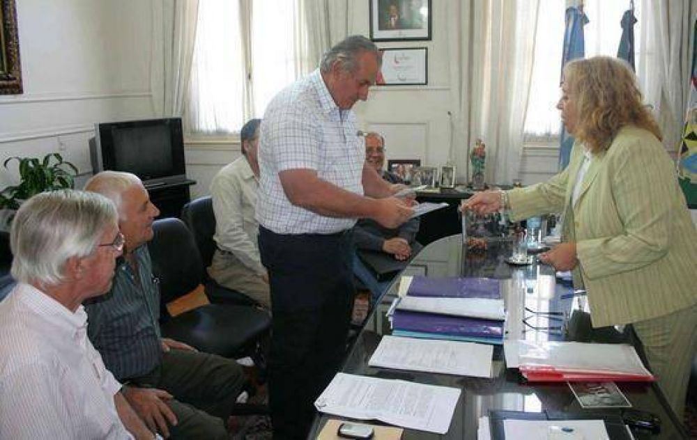 Subsidio a la Cooperativa de Provisi�n y Servicios Forestales para Productores del Delta Fue entregado por la Jefa Comunal Giroldi, para el desarrollo de la actividad