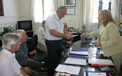 Subsidio a la Cooperativa de Provisi�n y Servicios Forestales para Productores del Delta Fue entregado por la Jefa Comunal Giroldi, para el desarrollo de la actividad
