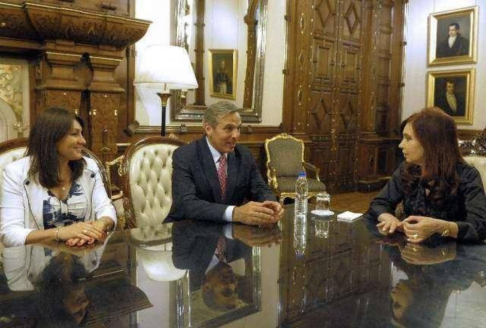 Sapag firm� refinanciaci�n y desisti� de juicios