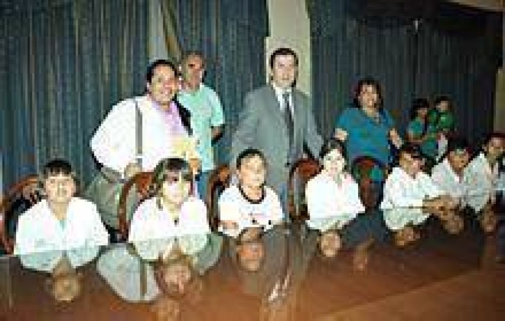 El gobernador recibi� a estudiantes del interior 