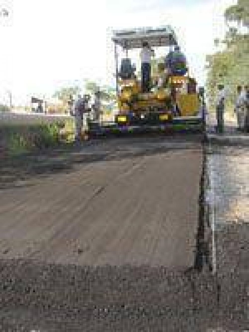 Comenz� obra de asfalto sobre la calle Ascasubi