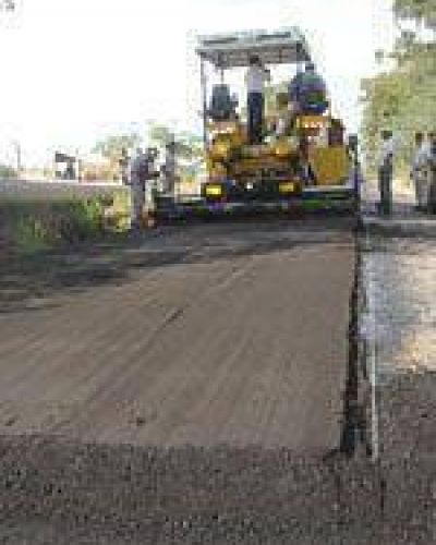 Comenz� obra de asfalto sobre la calle Ascasubi