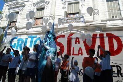 Los gurises gritaron bien fuerte para que Botnia se vaya del r�o Uruguay 