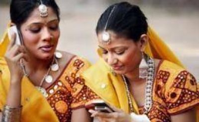 En India proh�ben celulares a solteras
