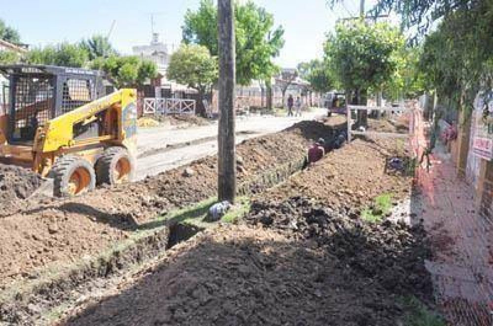 Avanza la obra de cloacas para beneficiar a otros 20 mil vecinos