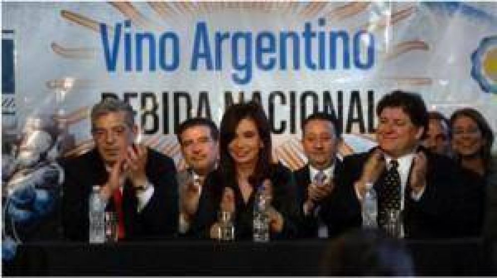Beder Herrera particip� de la declaraci�n del vino como bebida nacional