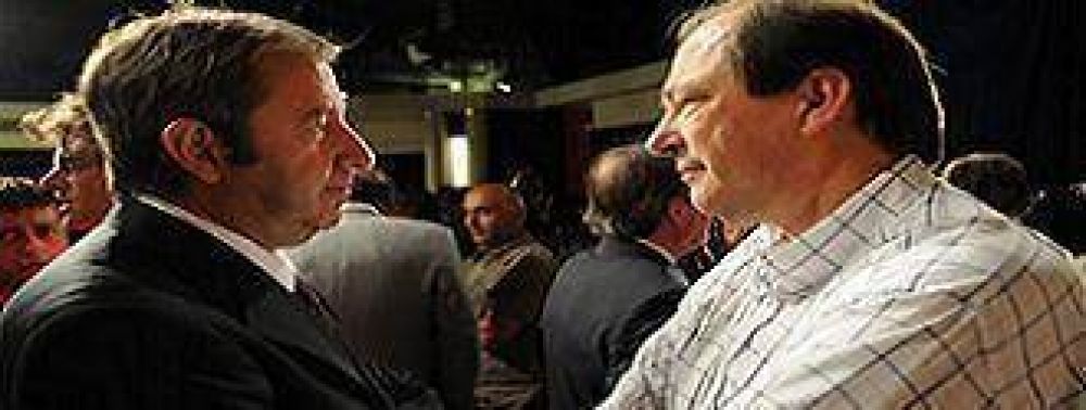 �Asoma Sanz como "Plan B" y Cobos coquetea con Duhalde?