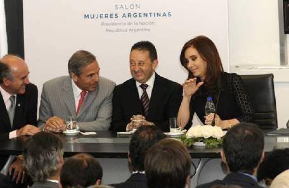 Jaque estuvo en otro acto con Cristina y vuelve a Mendoza luego de 10 d�as