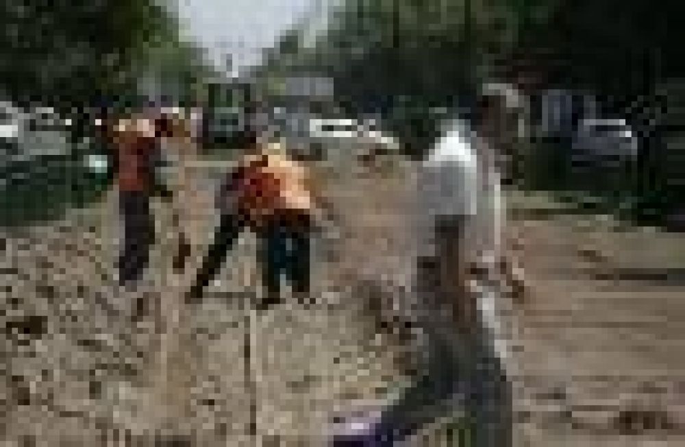 El Mentrotranv�a reaviv� la pelea entre los cuidacoches y el intendente Fayad