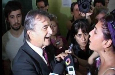 Dos sindicalistas corrieron del hospital Lagomaggiore al ministro de Salud grit�ndole "maric�n"