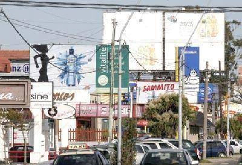 El oficialismo cree tener el camino allanado para regular la publicidad en la v�a p�blica