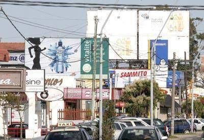 El oficialismo cree tener el camino allanado para regular la publicidad en la v�a p�blica