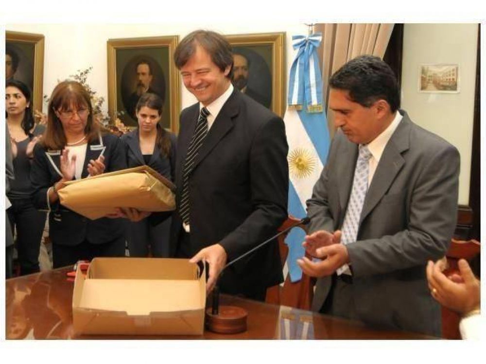 Presentaron 25 ofertas para ampliar la red de gas natural en Paran�