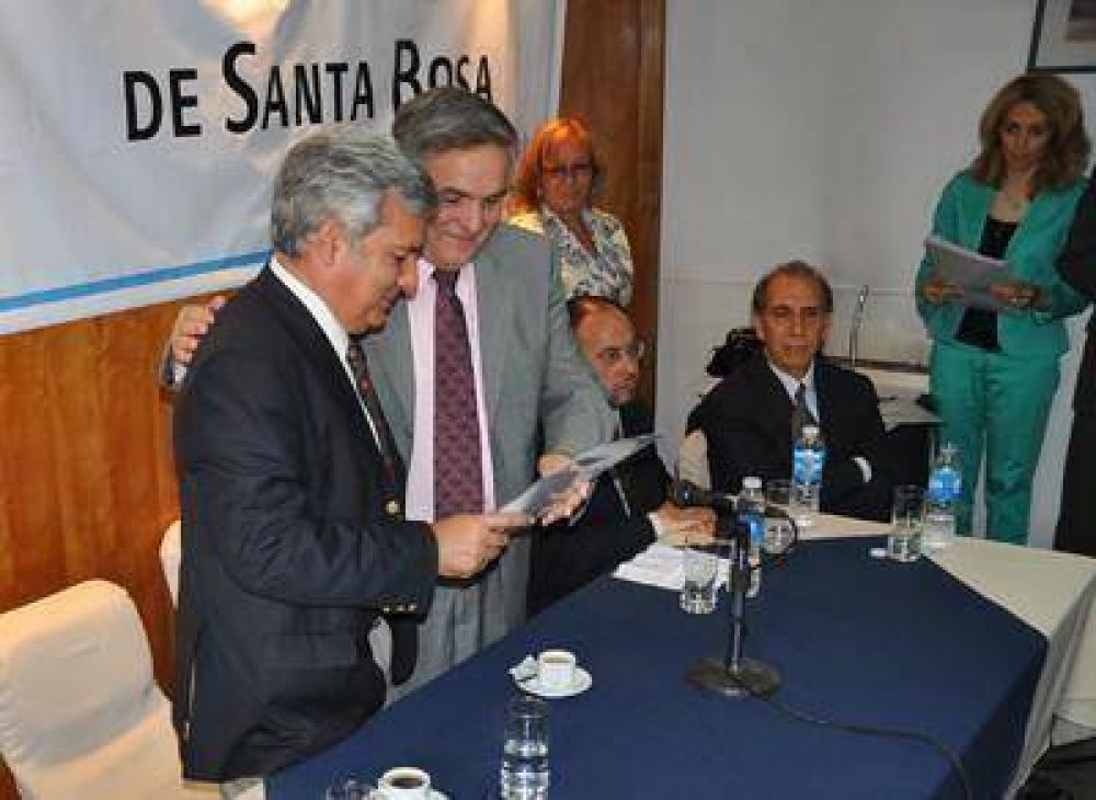 Fern�ndez Mend�a le llev� fondos a Torroba: �Los rivales de 2011?