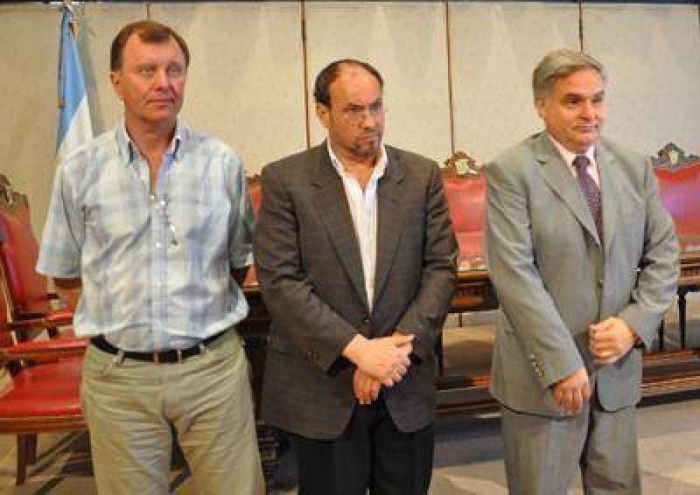 Despu�s de las quejas de Cabak le dan $670.000 a Macach�n para obras