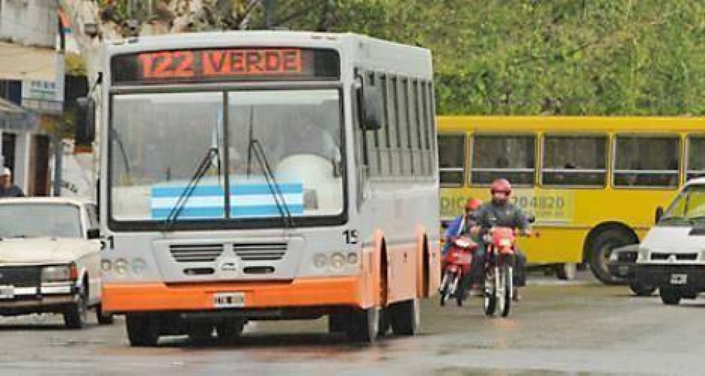 La Municipalidad insiste con poner carriles exclusivos para colectivos