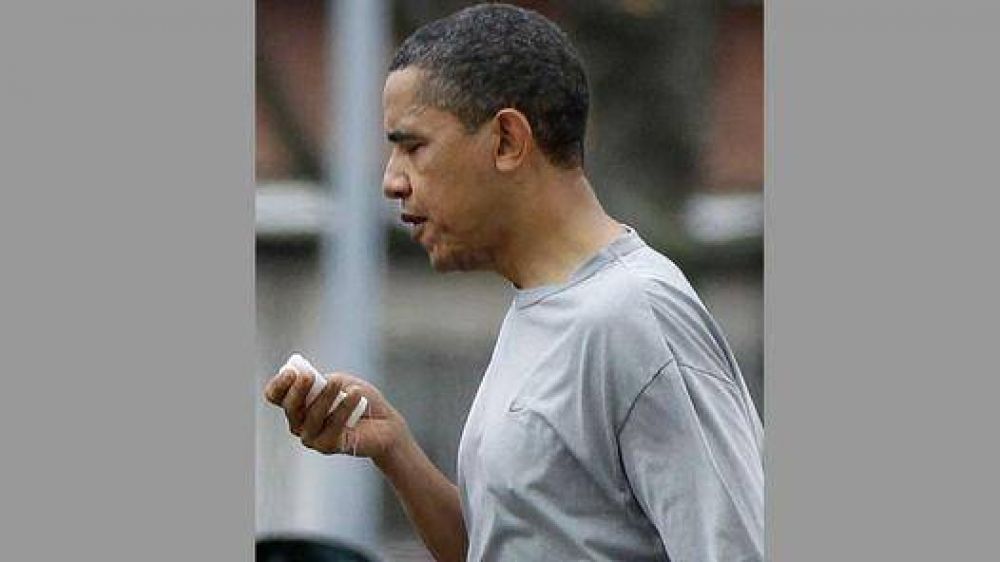 A Obama le partieron un labio jugando al b�squet