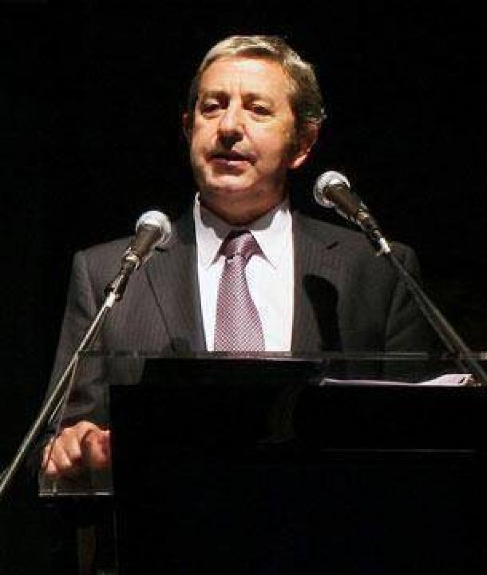 Julio Cobos pidi� nuevos mecanismos de control para empresas, pol�ticos y sindicatos