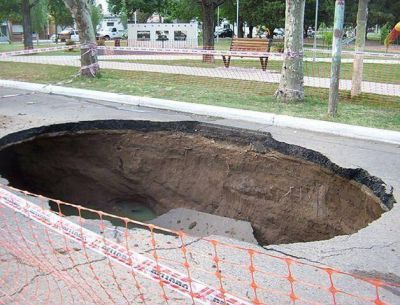 NUEVAMENTE SE HUNDIO EL ASFALTO EN CALLE DEL BUSTO