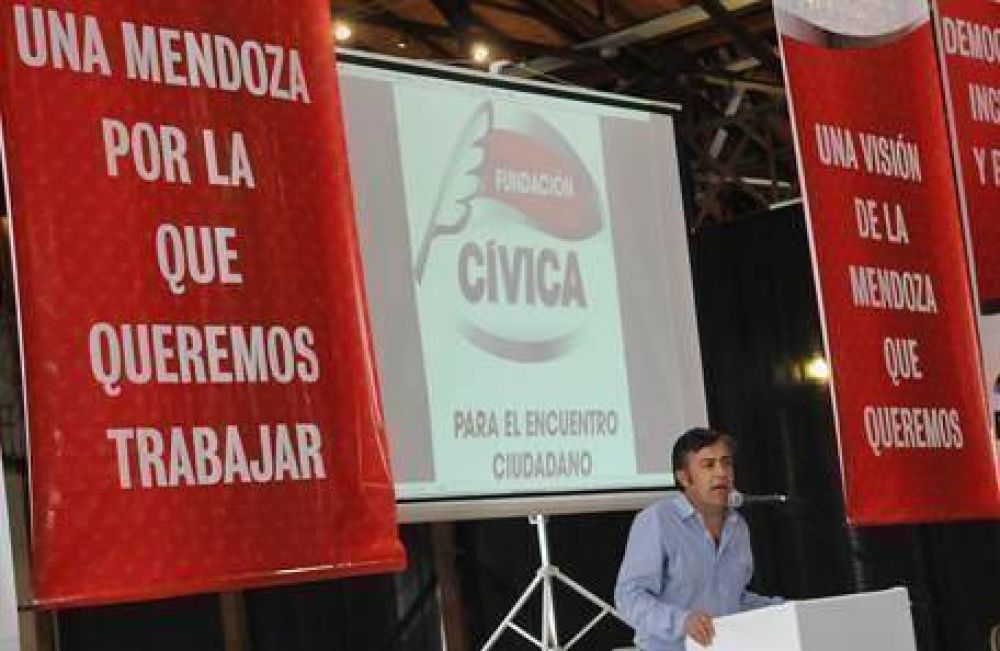 Cornejo atac� duro a Jaque y dijo que "el PJ mendocino es mal�simo gobernando"