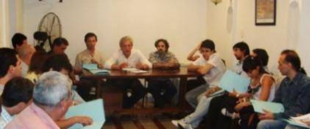 Movimiento Evita: Un�nime apoyo a Rossi como candiato