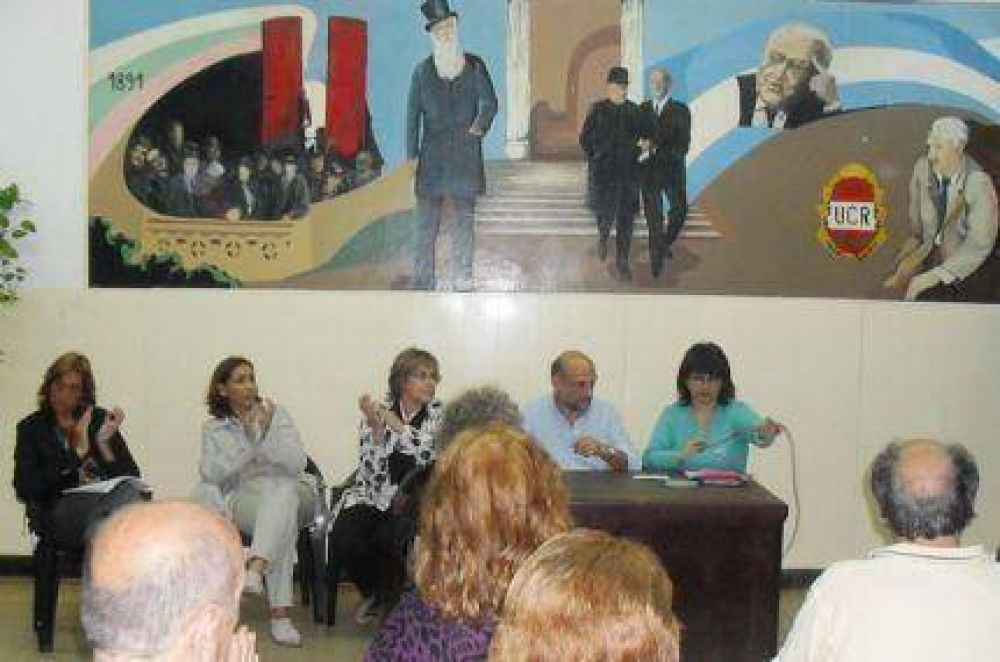 Radicales realizaron acto en el D�a de la No Violencia contra la Mujer