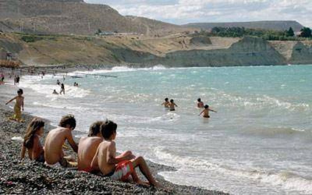 A medida que se acerca el verano avanza la limpieza de las playas