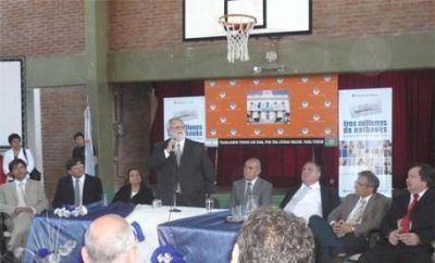 El Intendente Eseverri particip� de la entrega de netbooks en General Alvear