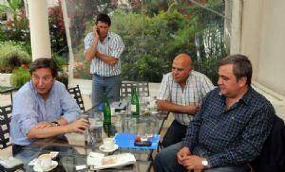 Intendentes del PJ quieren internas en abril de 2011