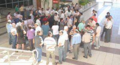 Productores versus Hidr�ulica: Las aguas bajan turbias 	