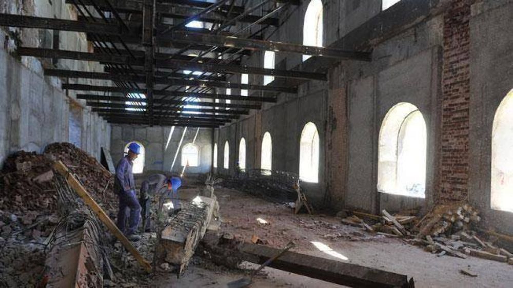 Centro C�vico y Terminal: 20% de avance