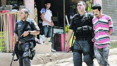 Rastrillajes casa por casa, en el Complejo Alemao