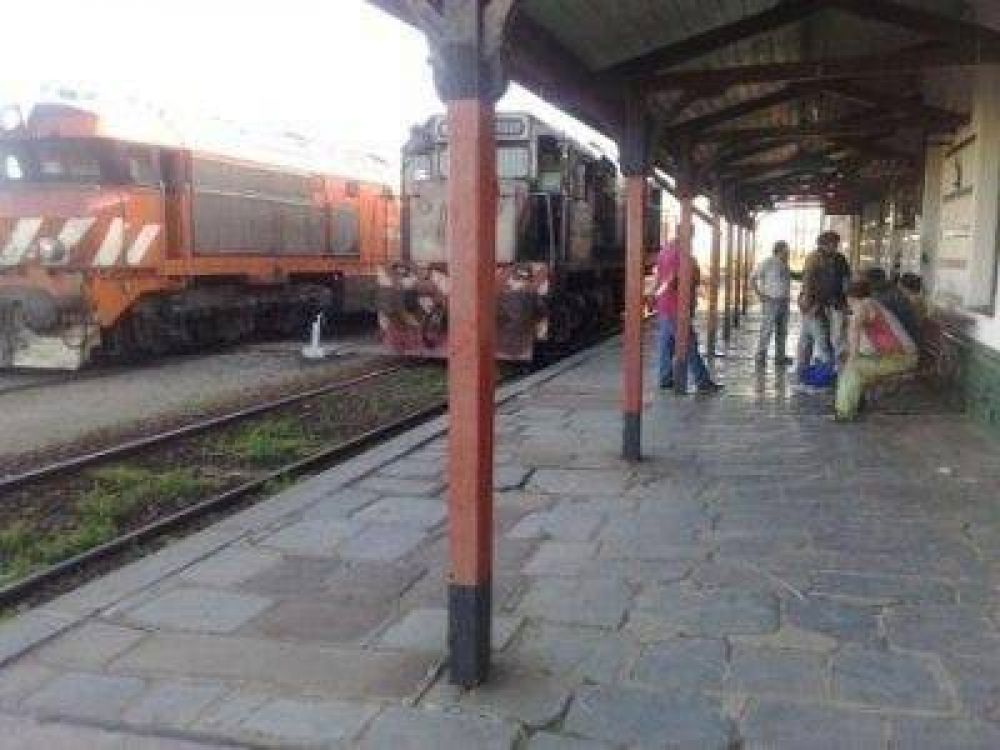Se var� un tren que ven�a a Mar del Plata y los pasajeros tuvieron que tomar micros para llegar
