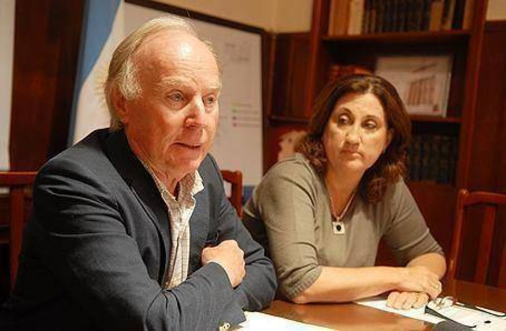 TAMBI�N SE ENOJ� CON EL CIVISMO DIGITAL Rosso brind� detalles sobre la obra de la Av. Constituci�n-Carlos Pellegrini
