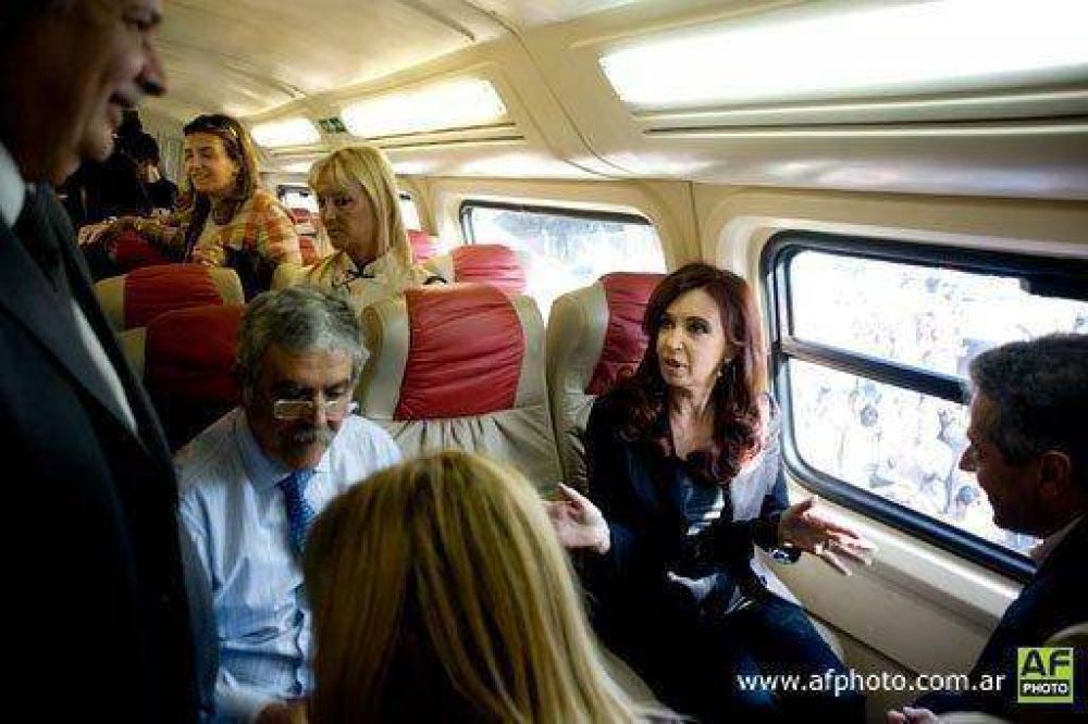 Cristina: �Los vagones que se ponen en marcha son construidos en talleres y f�bricas argentinas�