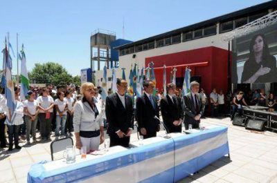 Scioli inaugur� una escuela y destac� el "federalismo" de la educaci�n argentina