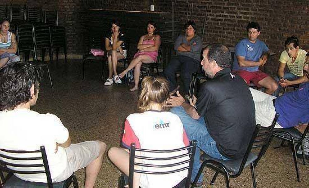 Vecinos de Sierras Bayas se reunieron por viviendas