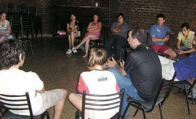 Vecinos de Sierras Bayas se reunieron por viviendas