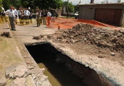 Aguas Mendocinas asegur� que "en 2 d�as estar� resuelta" la aver�a del ca�o maestro de Las Heras