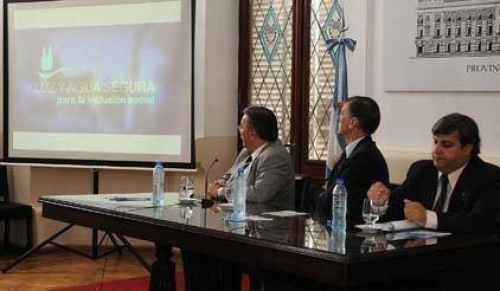 Se puso en marcha el programa "Luz y agua segura para la inclusi�n social"