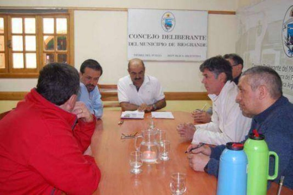 Reclamaron por no haber sido convocados a una Audiencia P�blica
