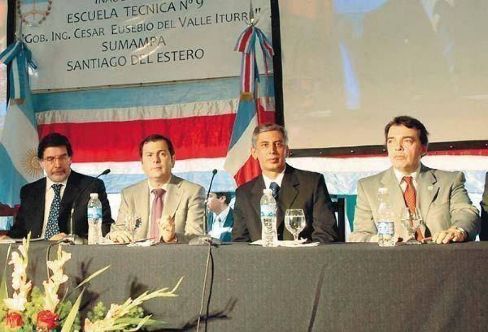 Zamora: �Con cada escuela abierta, aseguramos el futuro� 