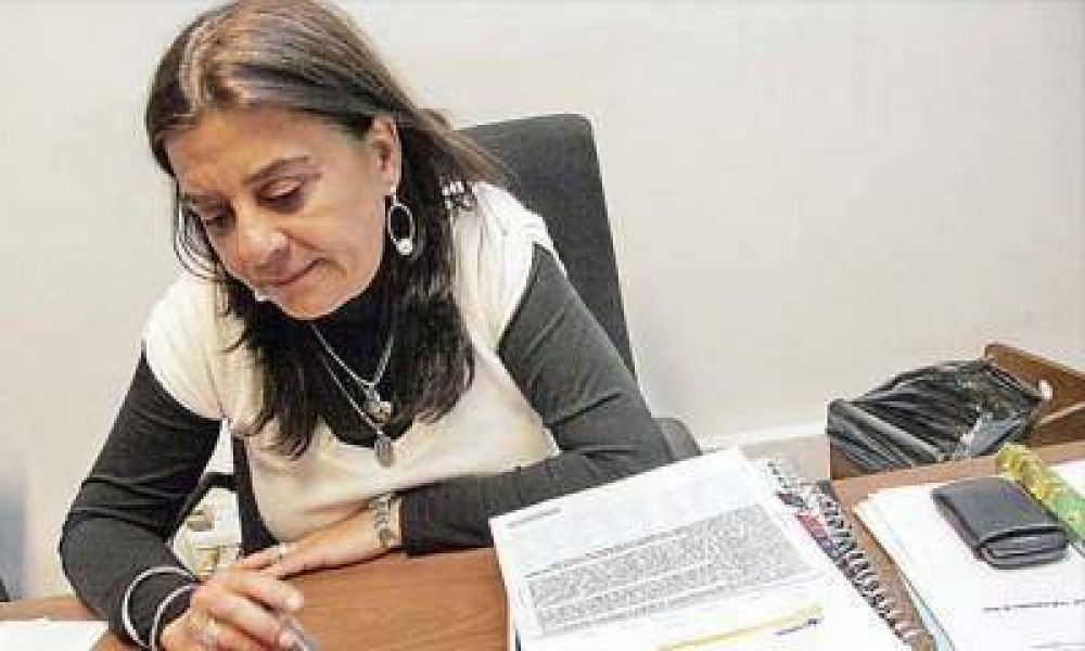 Quieren datos sobre relaciones comerciales entre Vila y el Ejecutivo