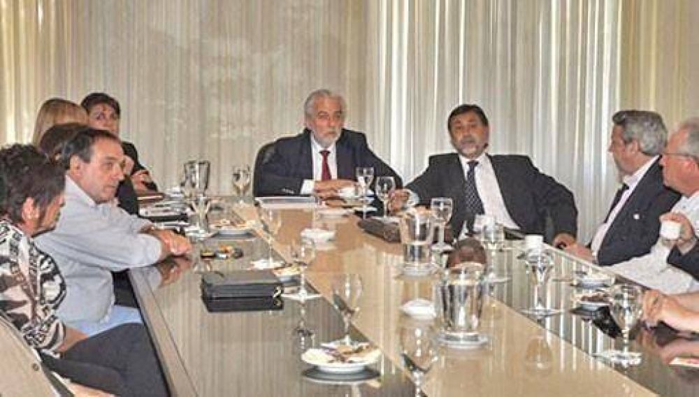 Randazzo firma la digitalizaci�n de DNI con 21 municipios de C�rdoba