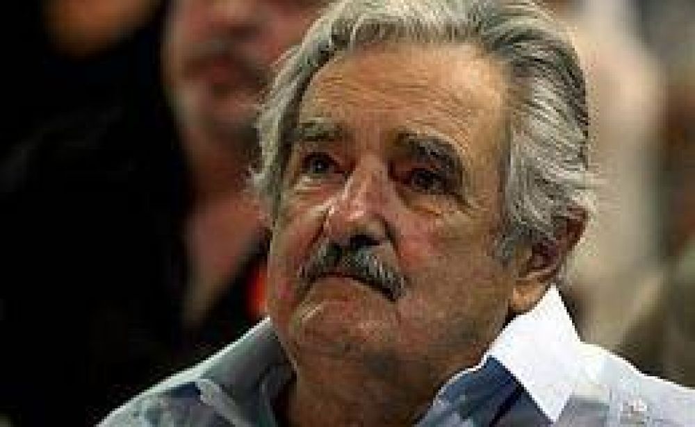 Mujica se mof� de embajadores: "Los diplom�ticos se aburren y escriben"