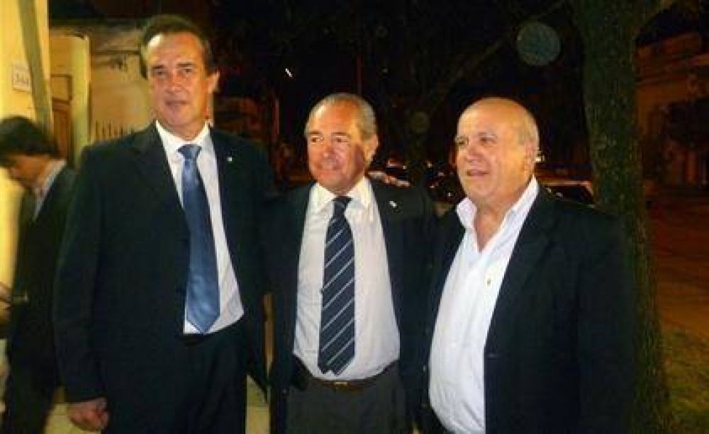 Emotivo y multitudinario acto de lanzamiento de "Chacho" Marc�n